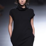 Rocío Herrera desfilando para Ángel Schlesser en Madrid Fashion Week otoño/invierno 2015