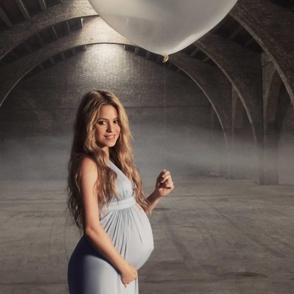 Shakira embarazada en el videoclip de 'Mi Verdad' con Maná Foto en