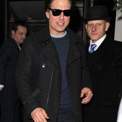 Tom Cruise saliendo con restos de pintalabios de una cena de Londres