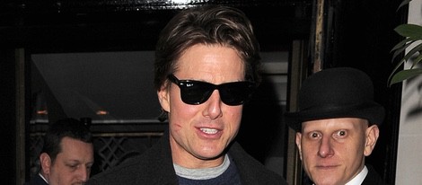 Tom Cruise saliendo con restos de pintalabios de una cena de Londres