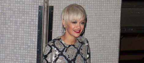 Rita Ora de fiesta por Londres mientras se estrenaba 'Cincuenta sombras de Grey'