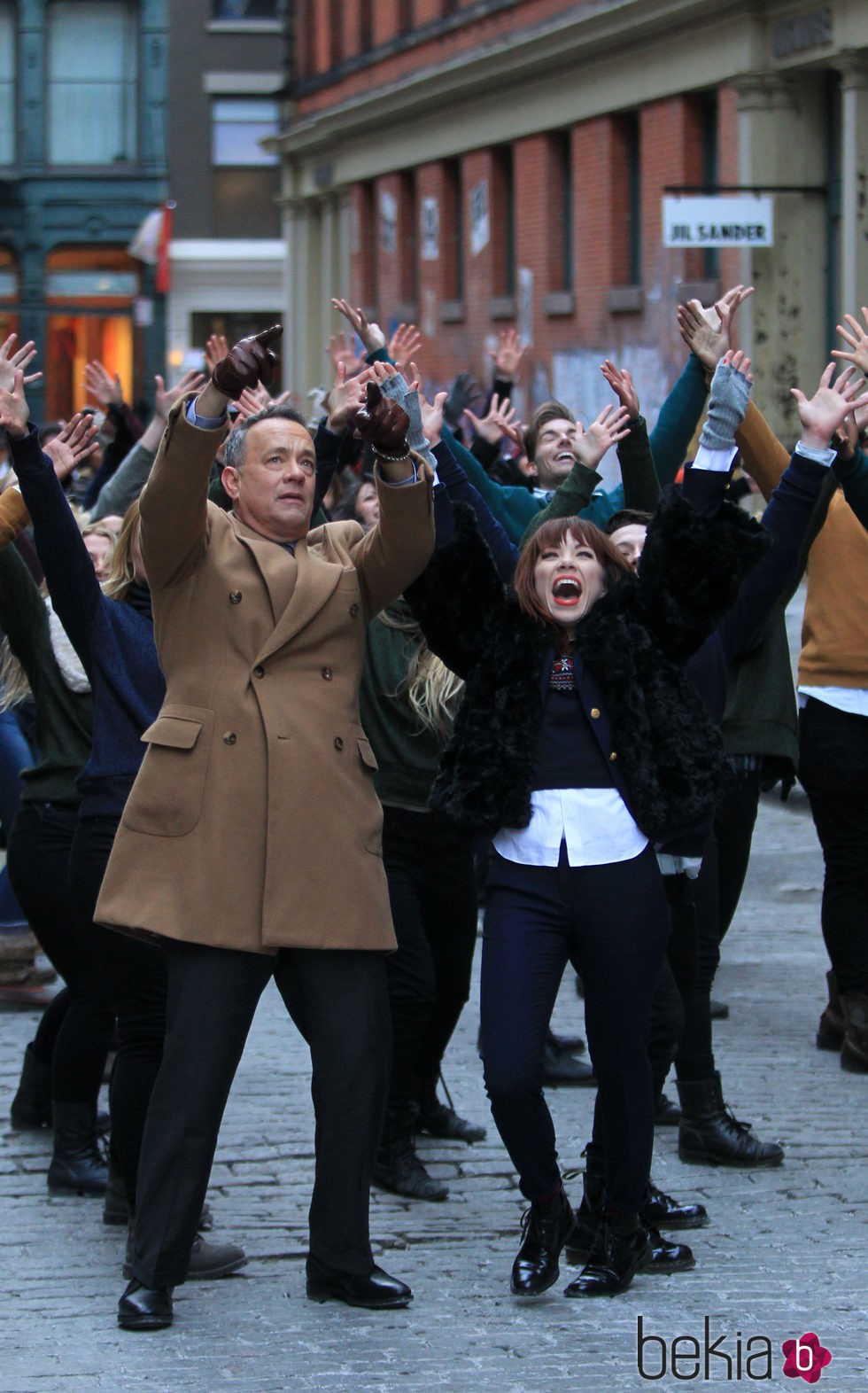 Tom Hanks y Carly Rae Jepson en el rodaje de un anuncio en Nueva York