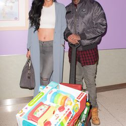 Kylie Jenner y el rapero Tyga en hospital infantil de Los Ángeles