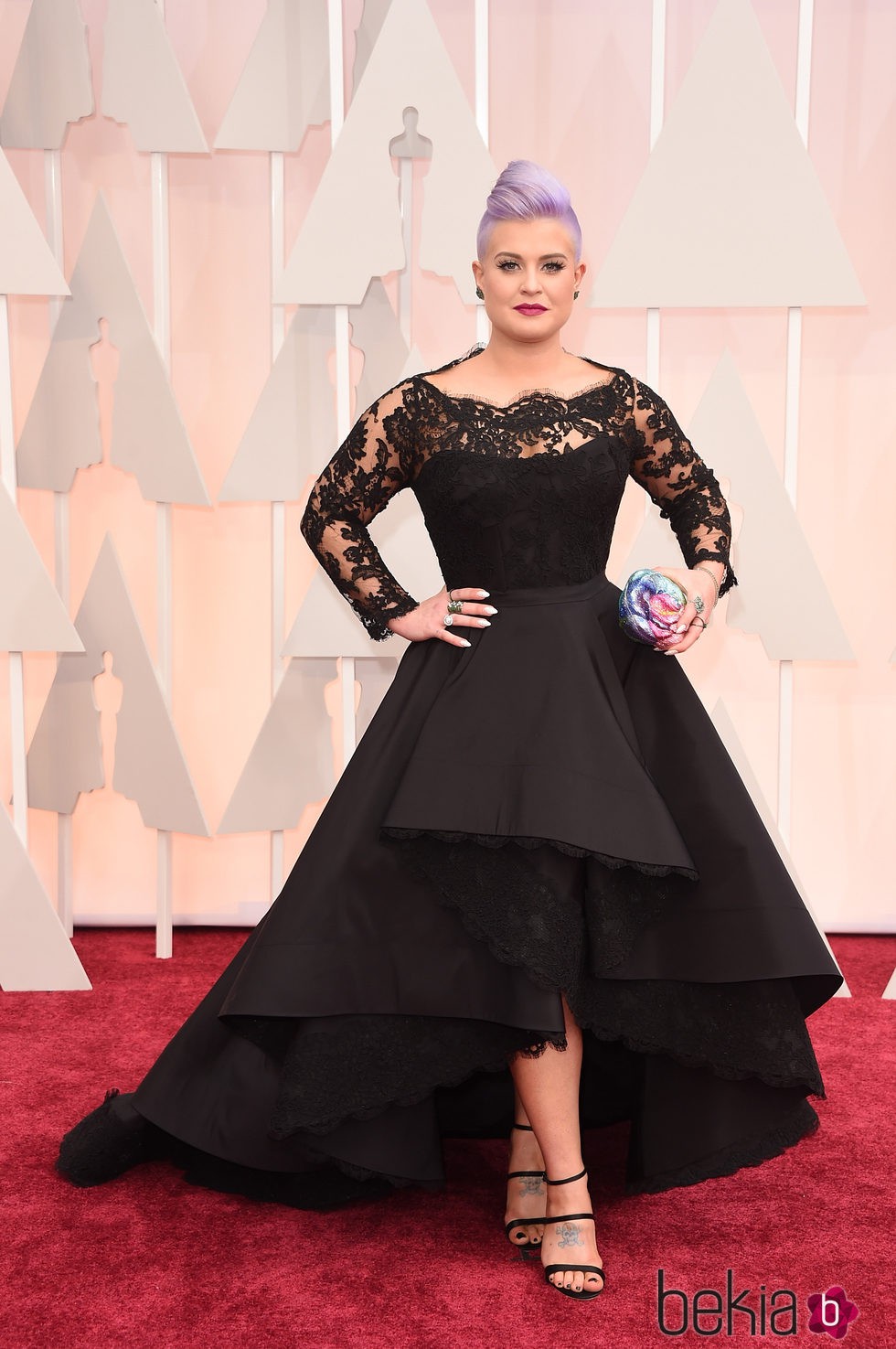 Kelly Osbourne llega a la alfombra roja de los Oscar 2015