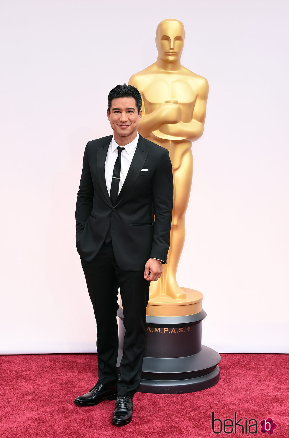 Mario Lopez llega a la alfombra roja de los Oscar 2015