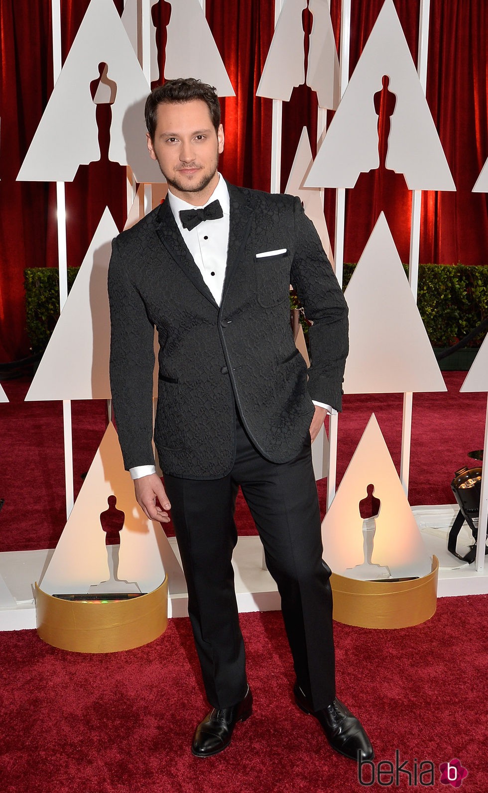 Matt McGorry posa en la alfombra roja de los Oscar 2015