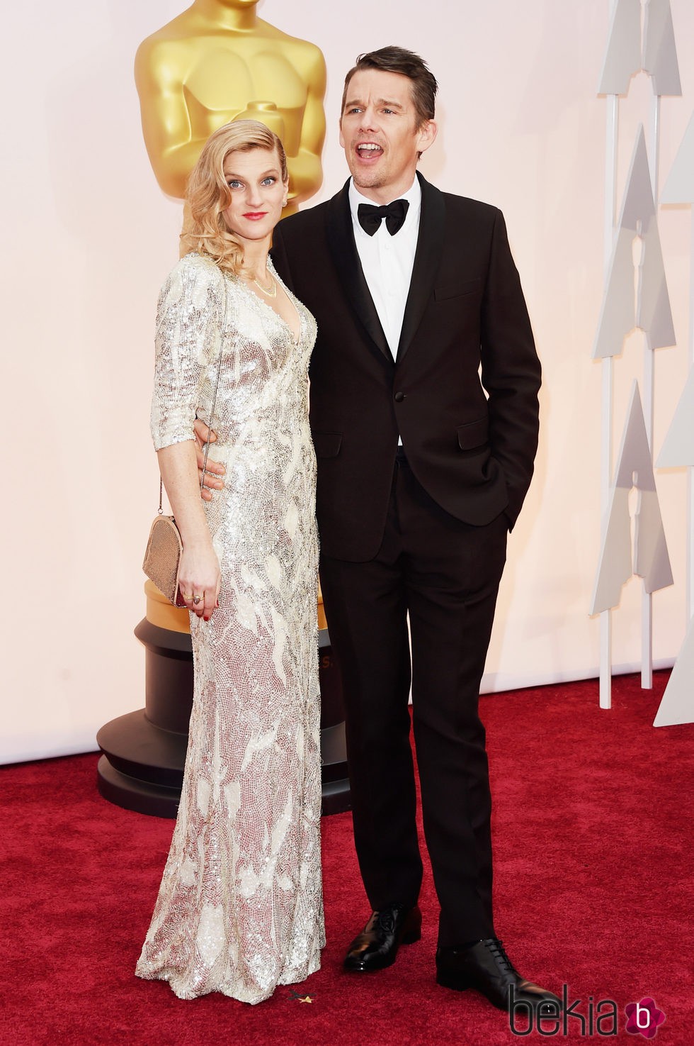 Ethan Hawke llega junto a su mujer Ryan Hawke a la alfombra roja de los Oscar 2015