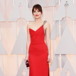 Dakota Johnson llega a la alfombra roja de los Oscar 2015