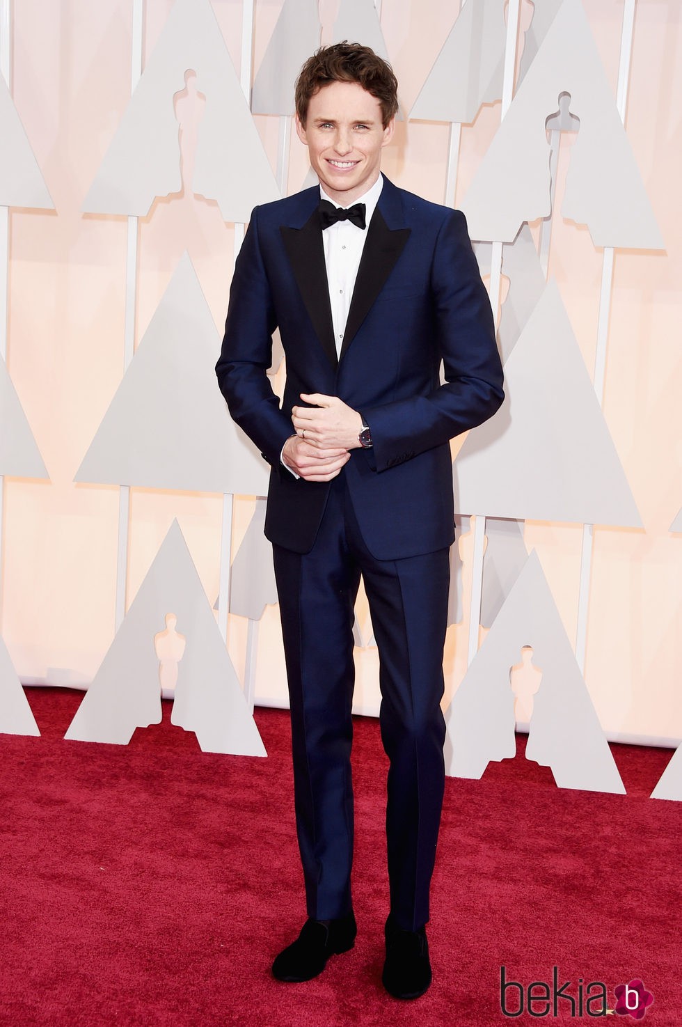 Eddie Redamyne posa a su llegada a la alfombra roja de los Oscar 2015