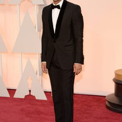 John Legend posa a su llegada a la alfombra roja de los Oscar 2015