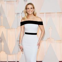 Reese Witherspoon posa en la alfombra roja de los Oscar 2015