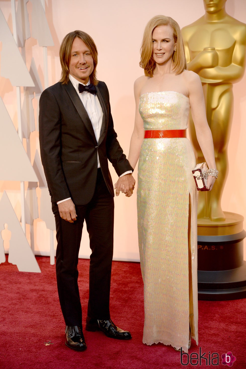 Nicole Kidman posa junto a su marido Keith Urban en la alfombra roja de los Oscar 2015