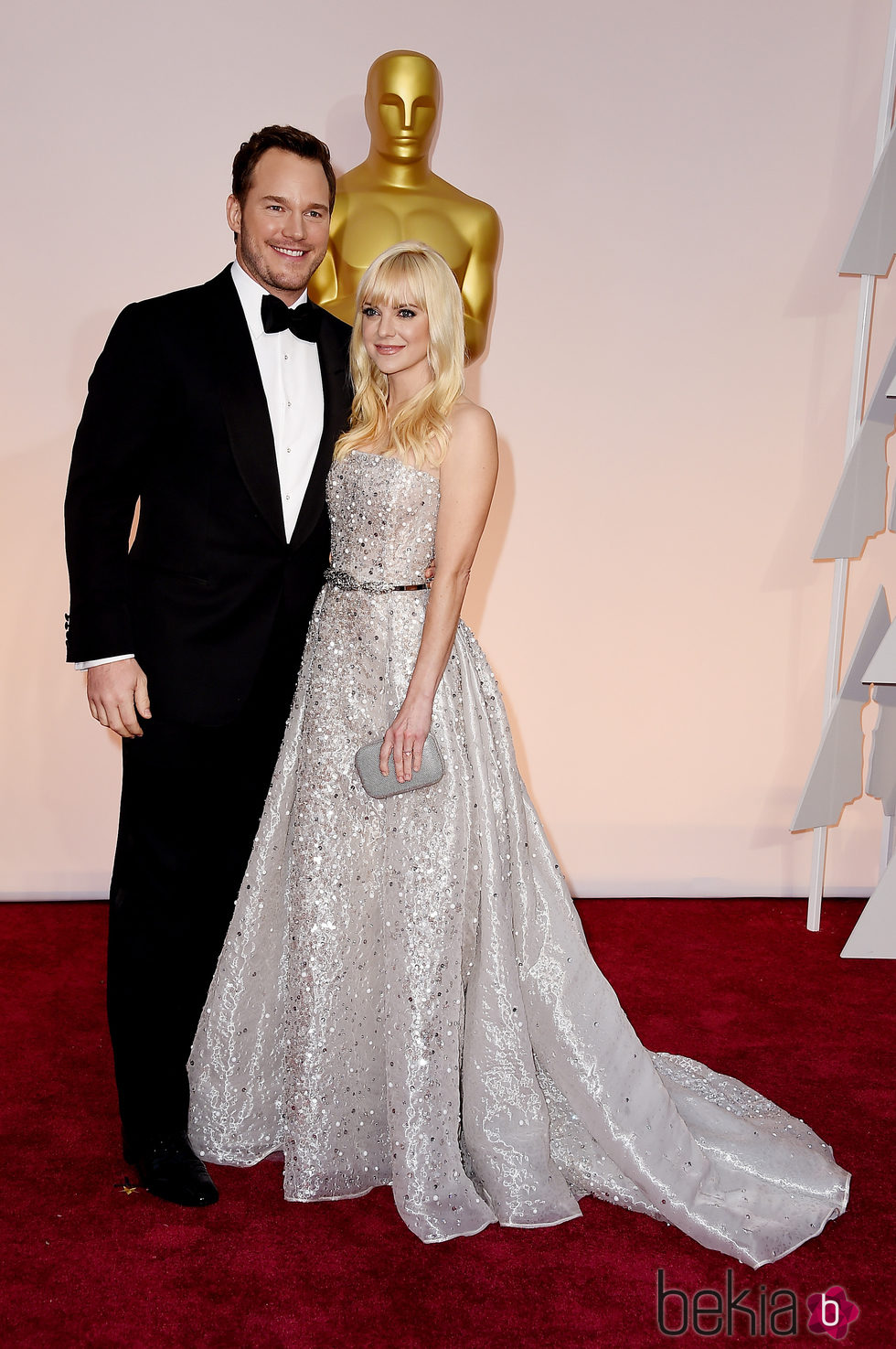 Chris Pratt y Anna Faris en la alfombra roja de los premios Oscar 2015