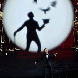 Neil Patrick Harris protagoniza el número musical inicial de los Oscar 2015