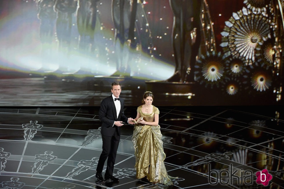 Anna Kendrick y Neil Patrick Harris protagonizan el número musical inicial de los Oscar 2015