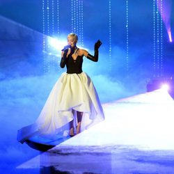 Rita Ora interpreta una de las canciones nominadas en la gala de los Oscar 2015