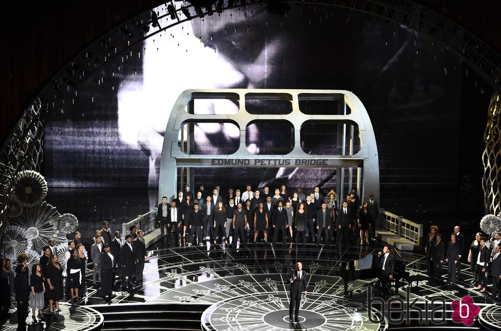 John Legend y Common interpretan una de las canciones nominadas en la gala de los Oscar 2015