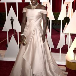 Viola Davis en la alfombra roja de los Oscar 2015