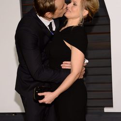 Dax Shepard besa a Kristen Bell en la fiesta Vanity Fair tras los Oscar 2015