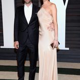 Adam Levine y Behati Prinsloo en la fiesta Vanity Fair tras los Oscar 2015