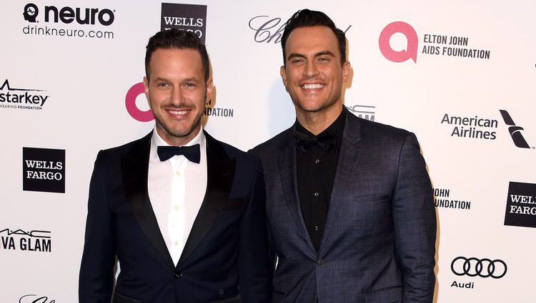 Cheyenne Jackson y Jason Landau en la fiesta de Elton John tras los Oscar 2015