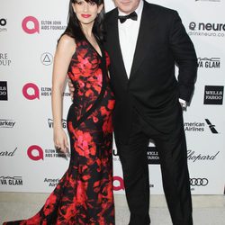 Alec Baldwin e Hilaria Thomas en la fiesta de Elton John tras los Oscar 2015