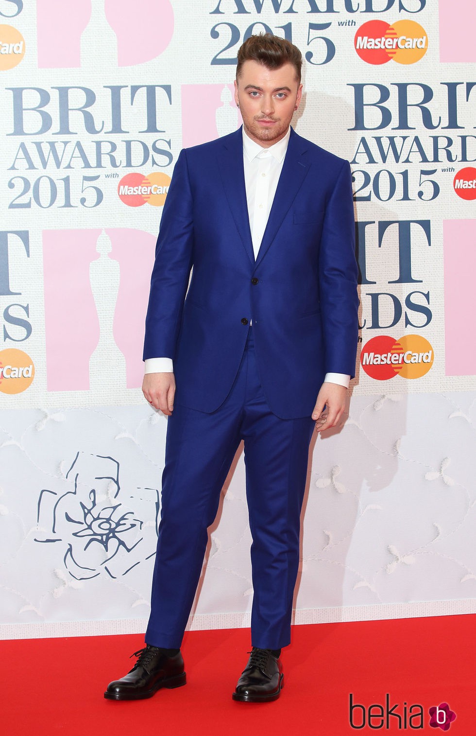 Sam Smith en la alfombra roja de los Brit Awards 2015
