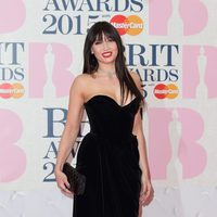 Daisy Lowe en la alfombra roja de los Brit Awards 2015