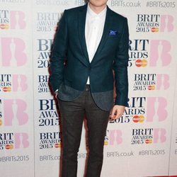 Conor Maynard en la alfombra roja de los Brit Awards 2015