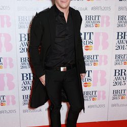RJ Mitte en la alfombra roja de los Brit Awards 2015