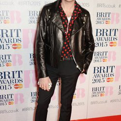 Nick Grimshaw en la alfombra roja de los Brit Awards 2015