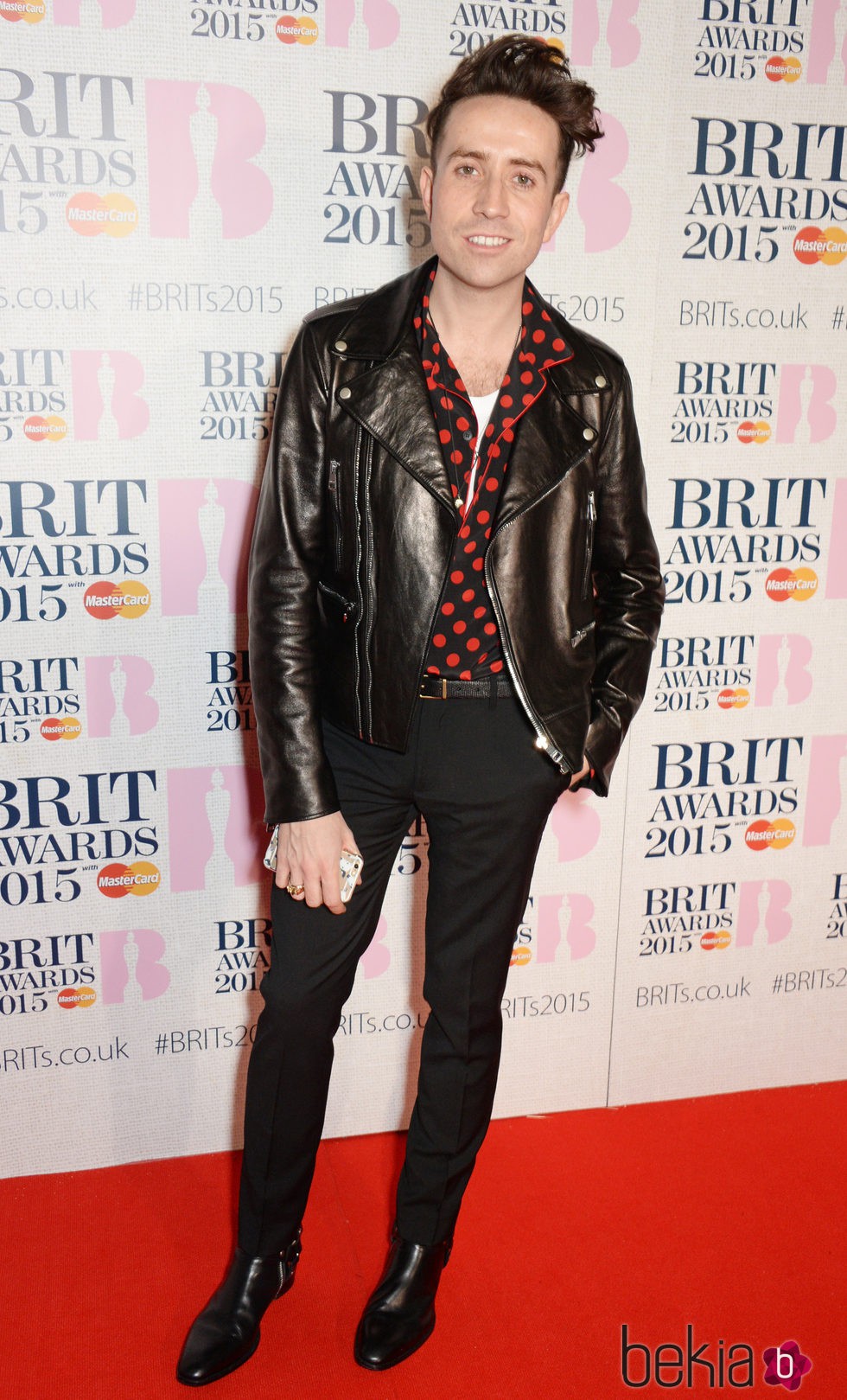 Nick Grimshaw en la alfombra roja de los Brit Awards 2015