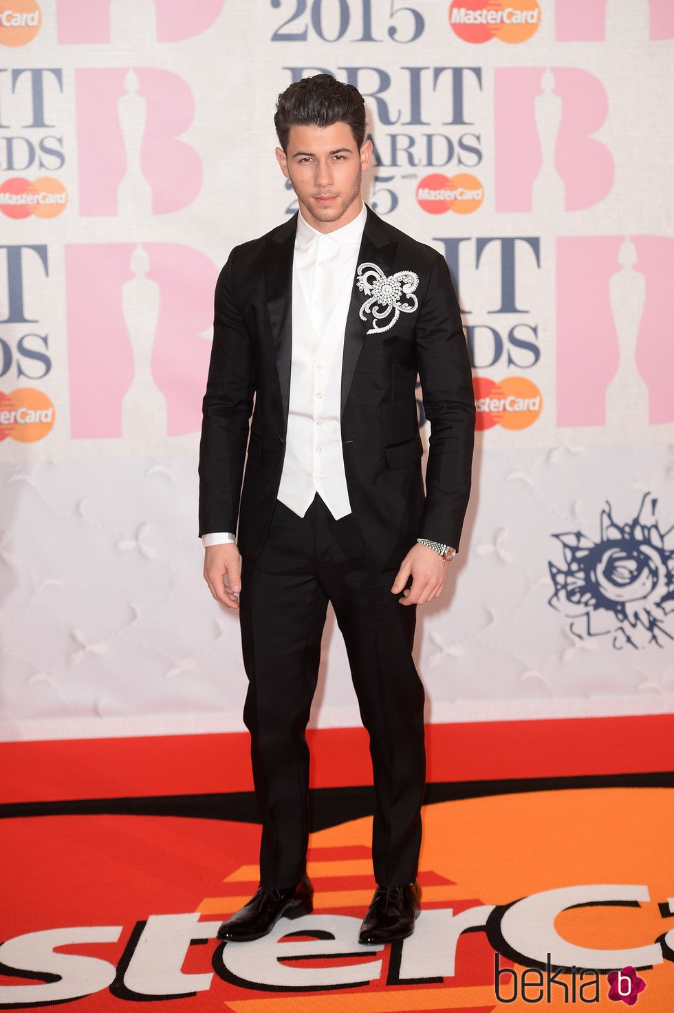 Nick Jonas en la alfombra roja de los Brit Awards 2015