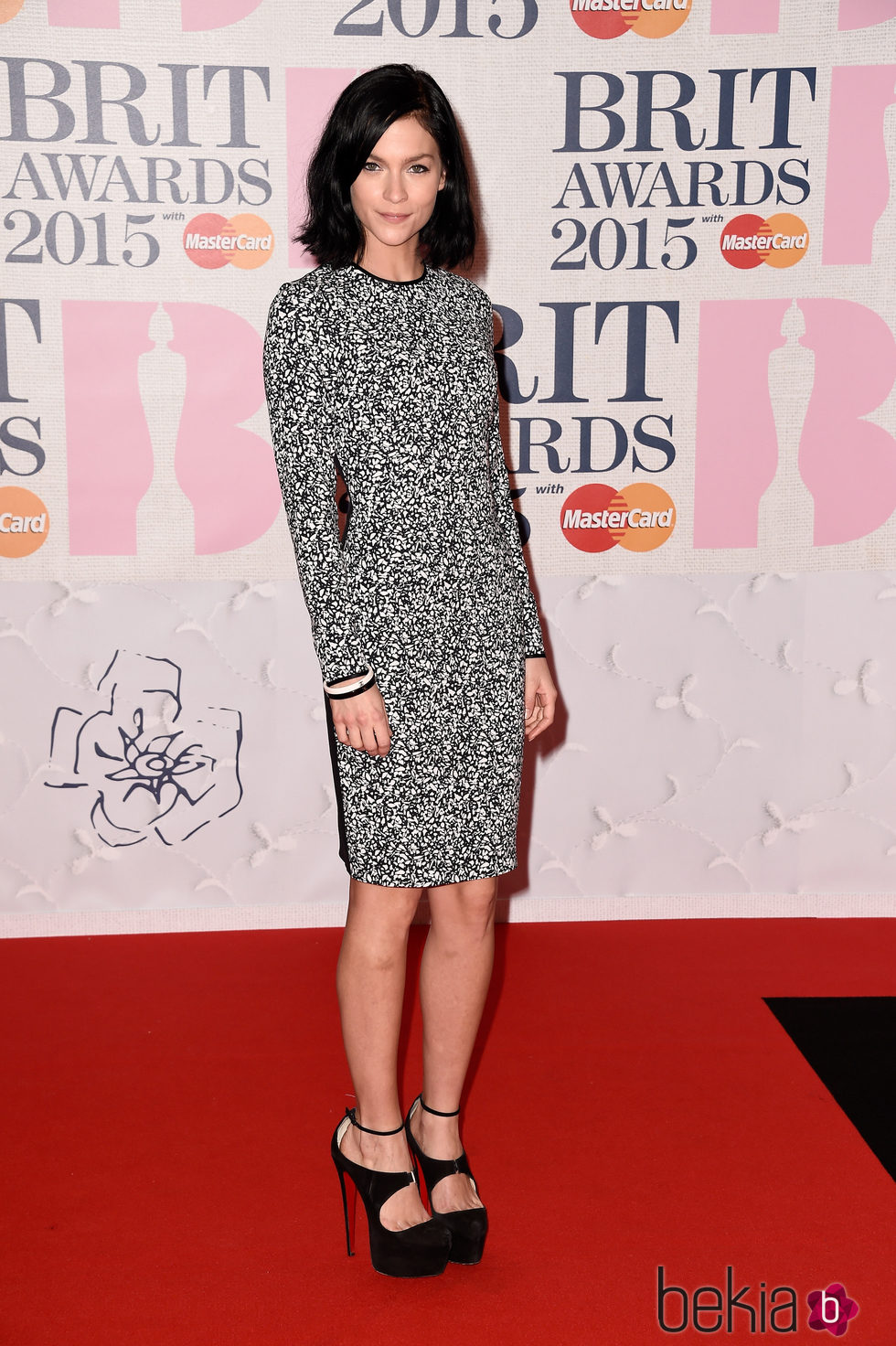 Leigh Lezark en la alfombra roja de los Brit Awards 2015