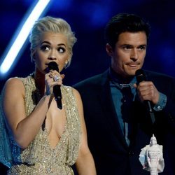 Rita Ora y Orlando Bloom en los Brit Awards 2015