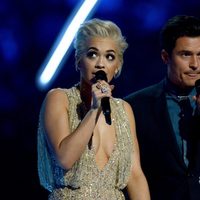 Rita Ora y Orlando Bloom en los Brit Awards 2015