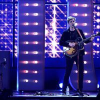 George Ezra durante su actuación en los Brit Awards 2015