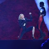 Madonna durante su actuación en los Brit Awards 2015