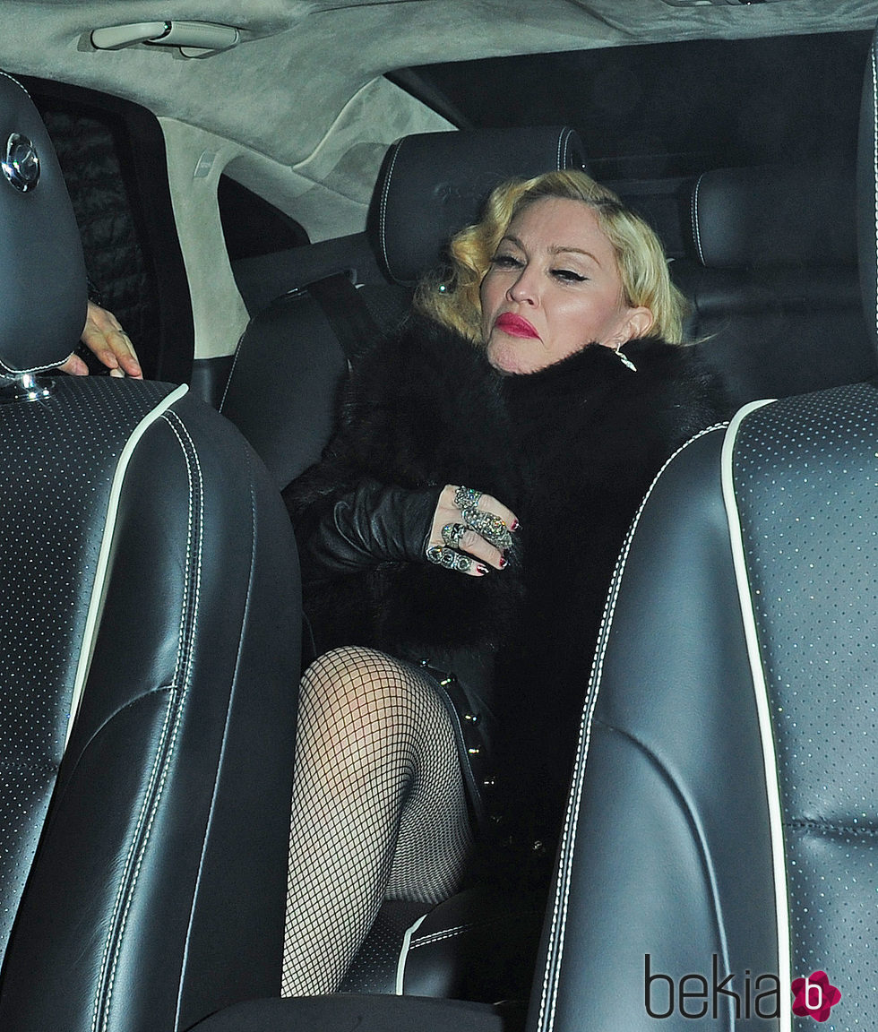 Madonna, dolorida tras su caída en los Brit Awards 2015