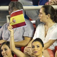 Eva Longoria ondeando la bandera española en el Torneo de Tenis de Acapulco