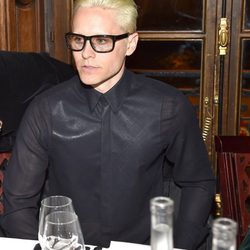 Jared Leto en una cena de la Paris Fashion Week
