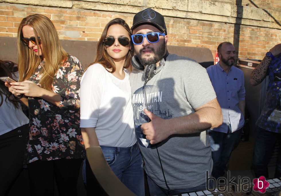 Kiko Rivera con su novia Irene Rosales en su nuevo bar de copas en Sevilla