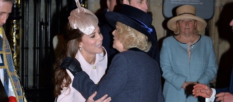 Kate Middleton y Camilla Parker se abrazan en el Día de la Commonwealth 2015