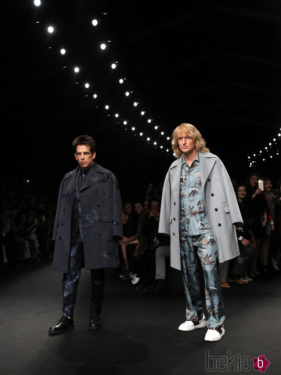 Ben Stiller y Owen Wilson desfilando para Valentino en Paris Fashion Week