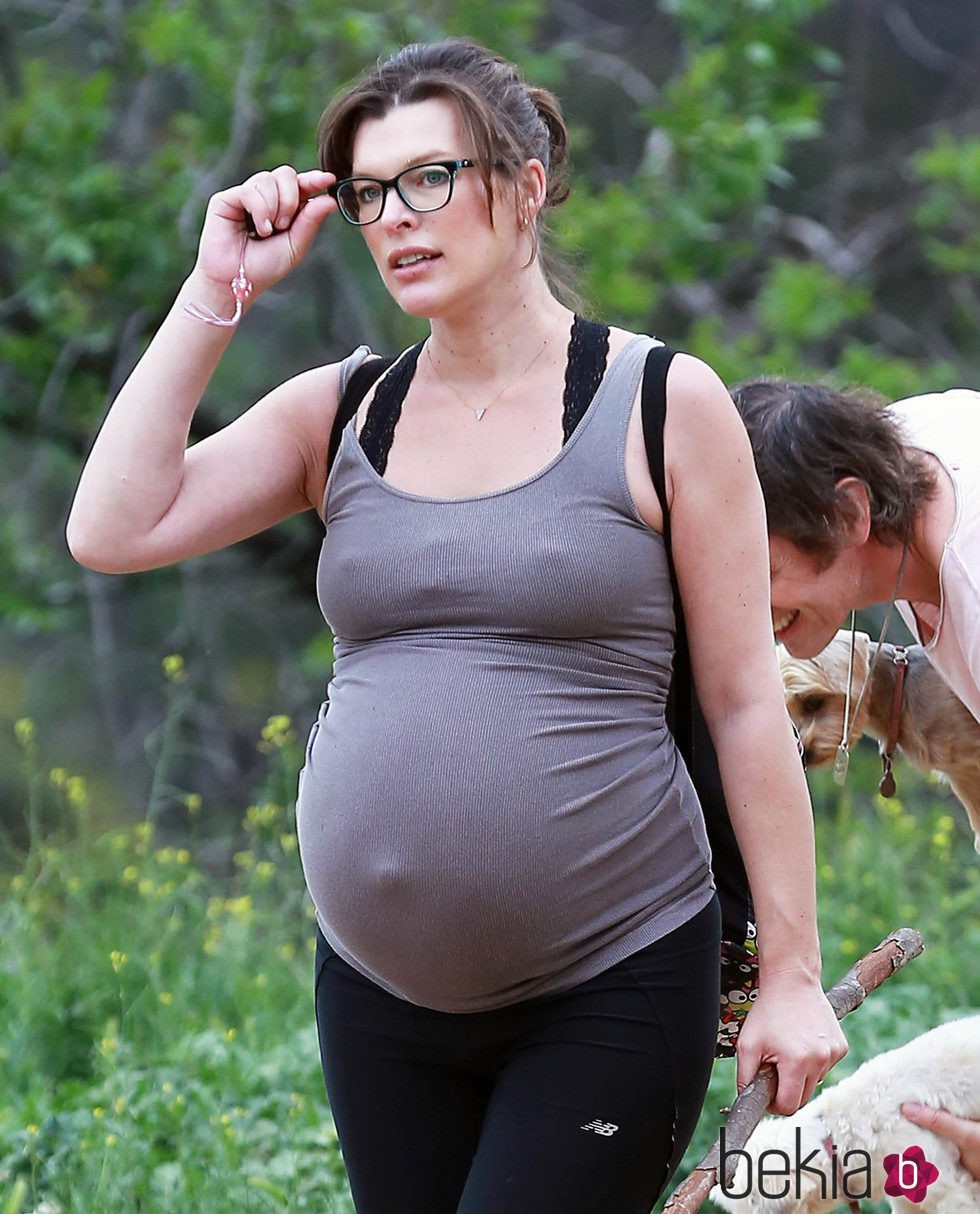Milla Jovovich embarazada  de su segunda hija