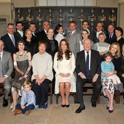 Kate Middleton posa con el reparto de la serie 'Downton Abbey'
