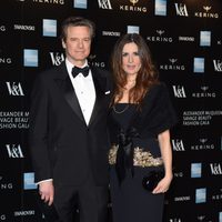 Colin Firth y Livia Firth en la inauguración de la exposición de Alexander McQueen en Londres