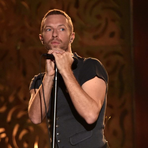 Chris Martin en su actuación en los Grammy 2015 en Los Ángeles Foto