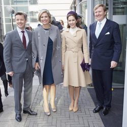 Los Reyes de Holanda posan con los Príncipes Federico y Mary en su viaje oficial en Dinamarca
