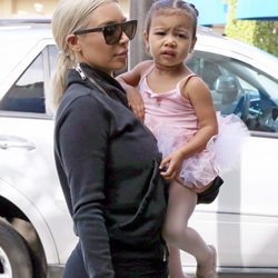 Kim Kardashian con su hija North West